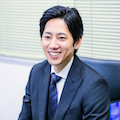 統括事業部長／佐藤